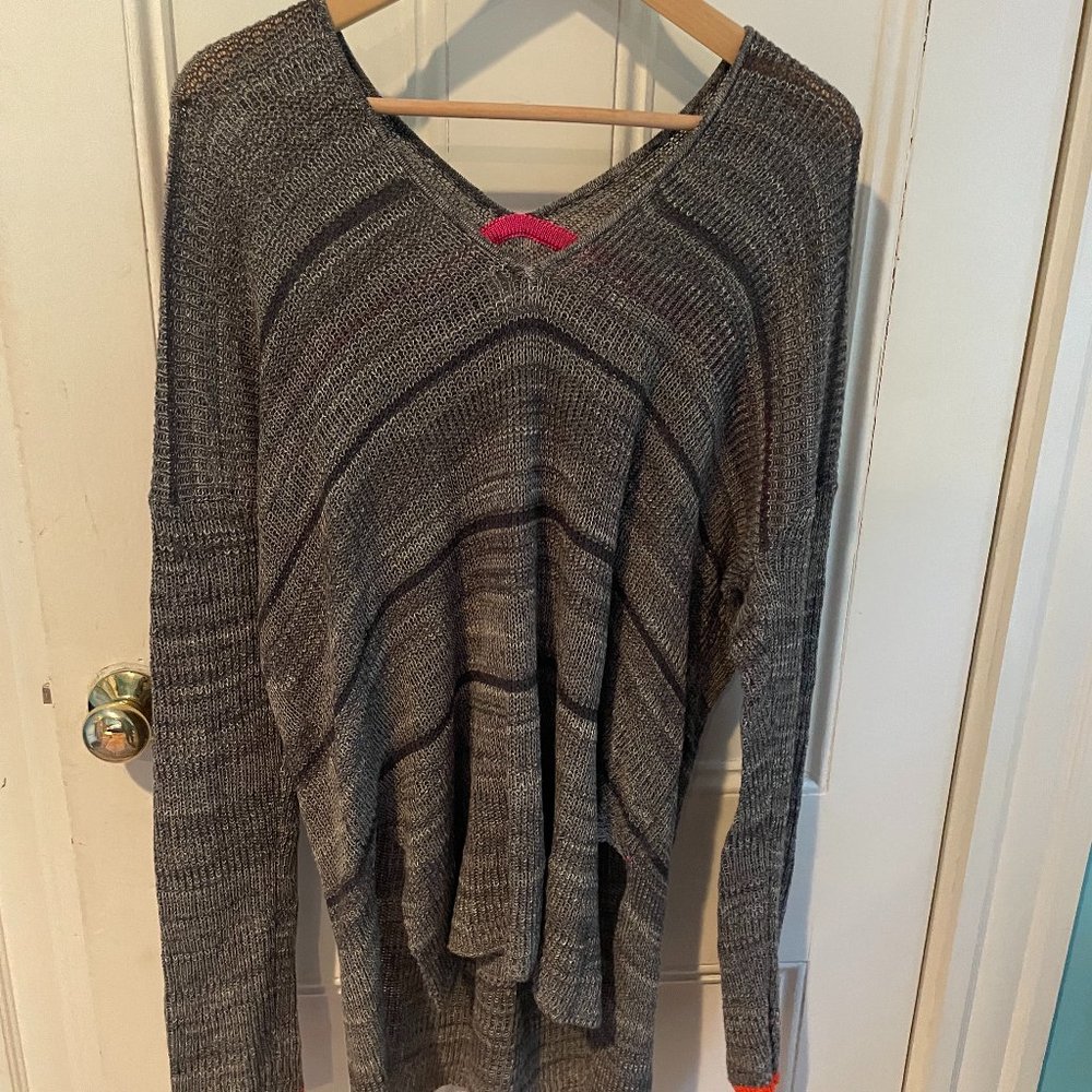 Label + thread Sweater
